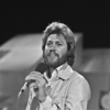 https://upload.wikimedia.org/wikipedia/commons/thumb/0/0d/Barry_Gibb_%28Bee_Gees%29_-_TopPop_1973_3.png/100px-Barry_Gibb_%28Bee_Gees%29_-_TopPop_1973_3.png